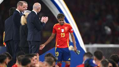 الطفل المعجزة.. لقد حان وقت يامال لتكرار إنجاز إنييستا